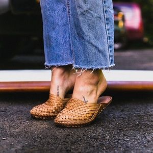 Mohinders Woven Slides